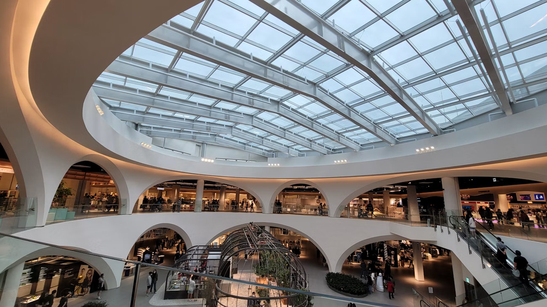 Cover- 4cglobal Retail & Commercial Spaces Focused, Flexible & Engaging indoor(1)